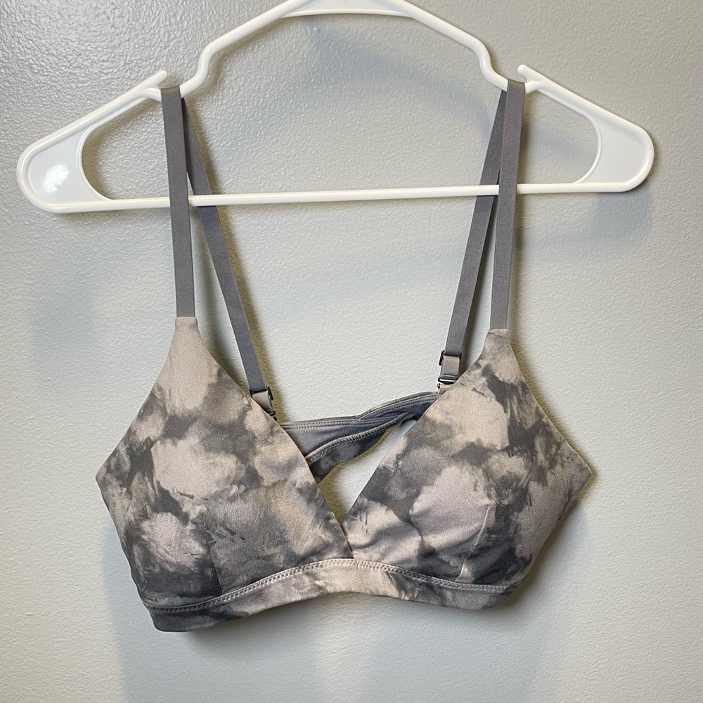 Athleta Women's Hyper Focused Gray Floral Padded Triangle Bra Size Medium